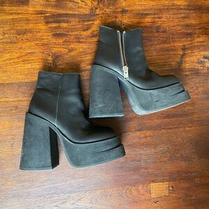 Black Unif Bratz Boots size 7, fits 7.5 Only worn once